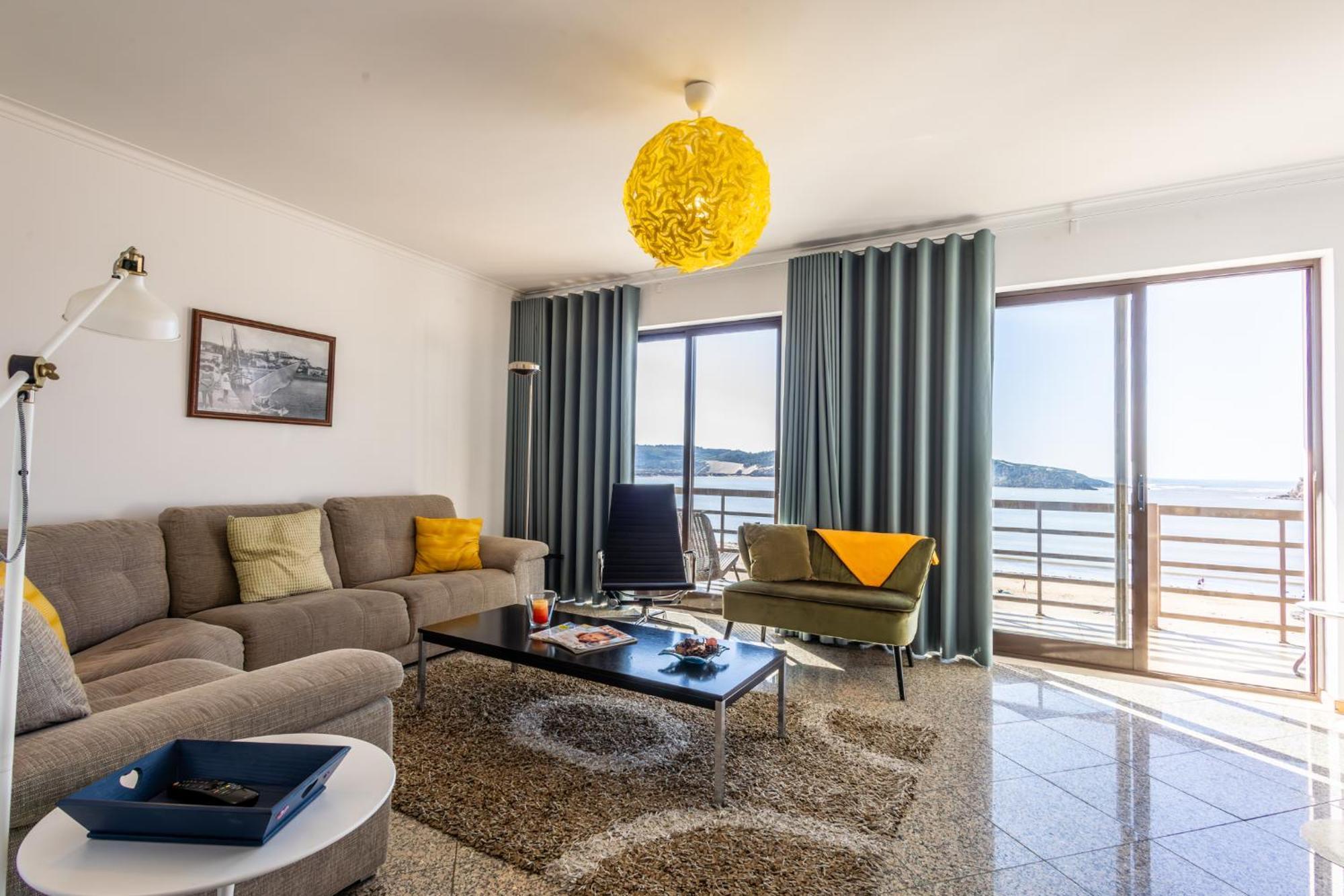 Beachfront 3Bdr Apt On Marginal Boulevard São Martinho do Porto Zewnętrze zdjęcie