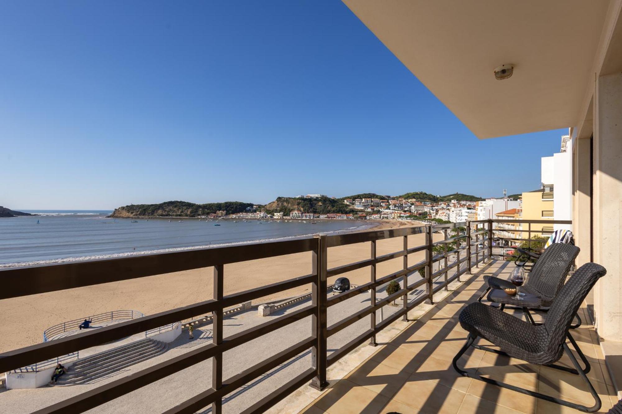 Beachfront 3Bdr Apt On Marginal Boulevard São Martinho do Porto Zewnętrze zdjęcie