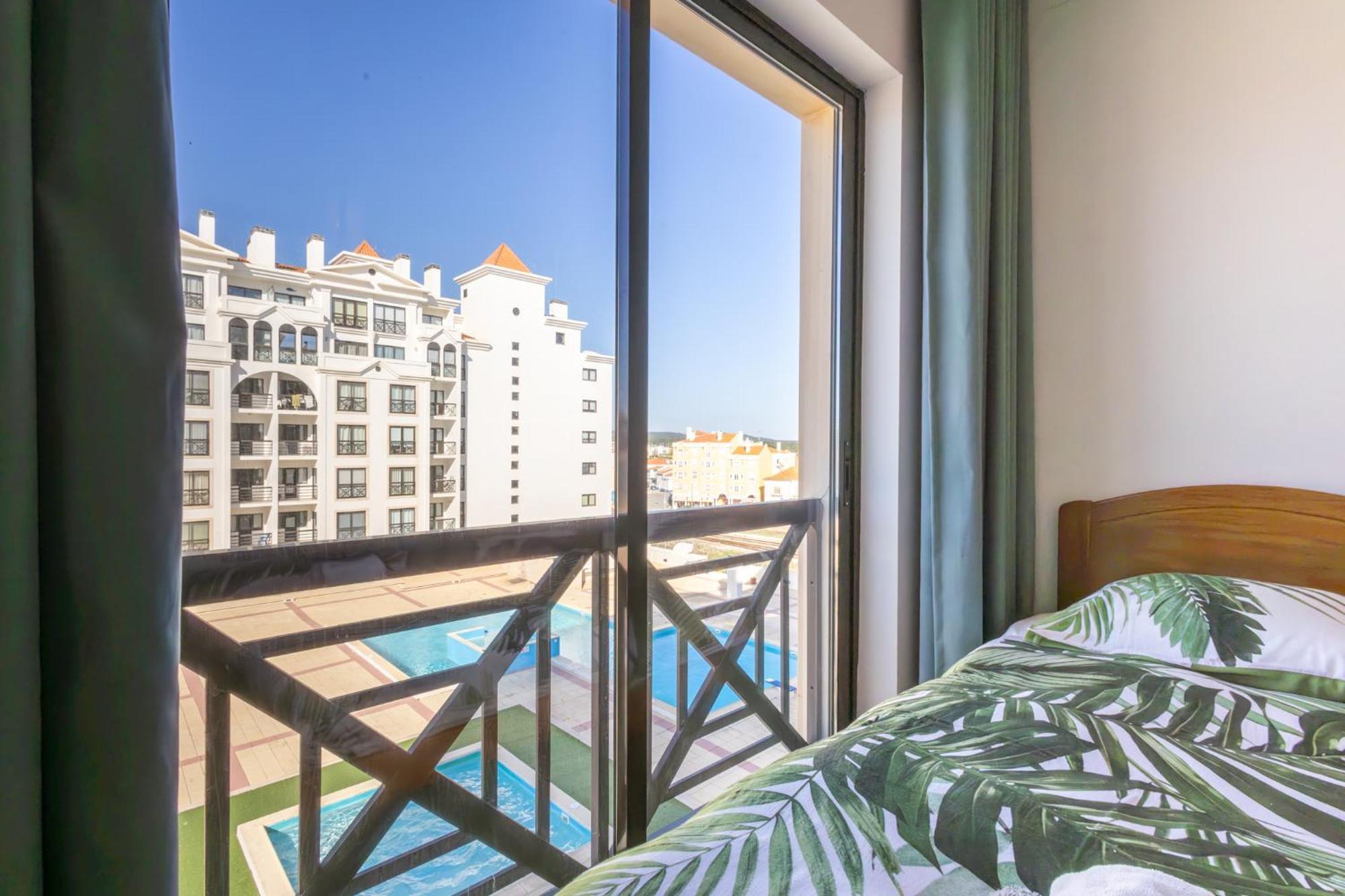 Beachfront 3Bdr Apt On Marginal Boulevard São Martinho do Porto Zewnętrze zdjęcie