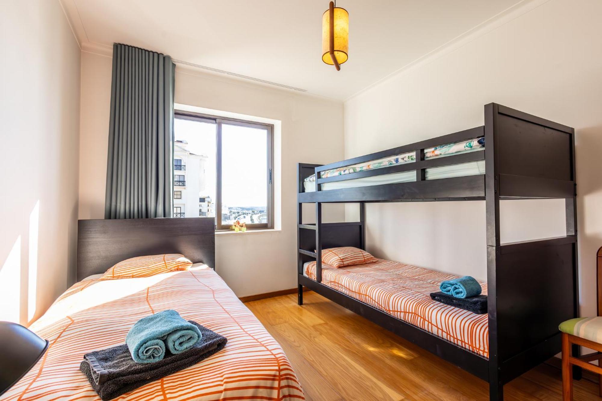 Beachfront 3Bdr Apt On Marginal Boulevard São Martinho do Porto Zewnętrze zdjęcie