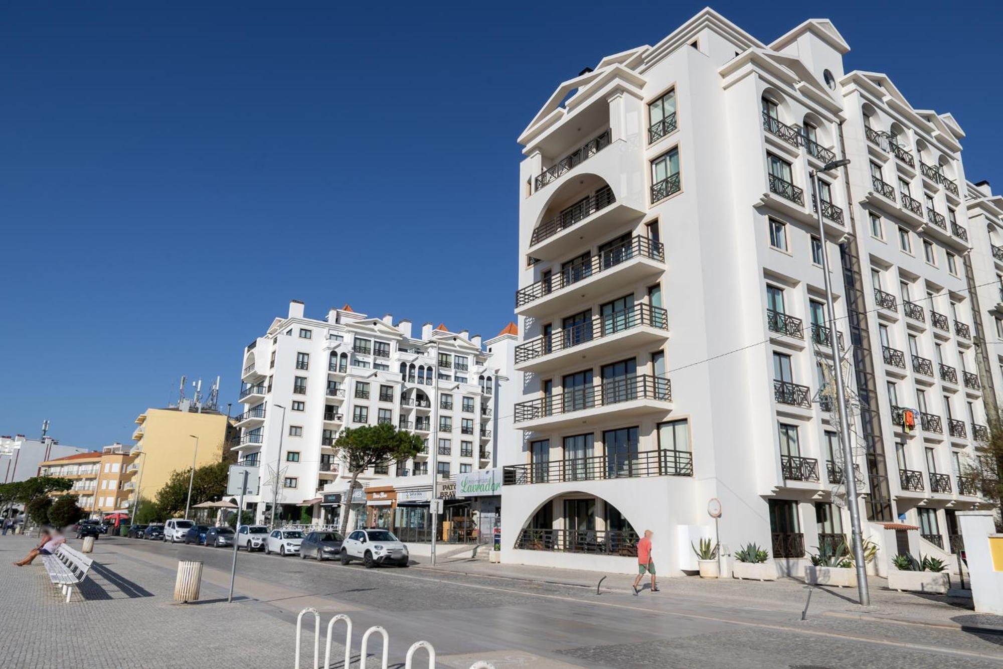 Beachfront 3Bdr Apt On Marginal Boulevard São Martinho do Porto Zewnętrze zdjęcie