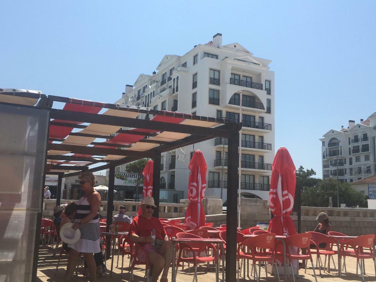 Beachfront 3Bdr Apt On Marginal Boulevard São Martinho do Porto Zewnętrze zdjęcie